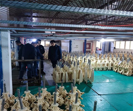  Xue Bai, general manager of Heli Co., Ltd., visited and inspected Longxing Casting(图3)