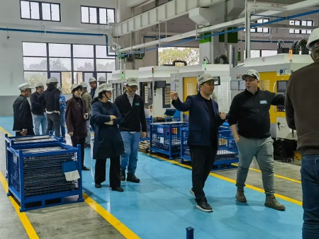 Qianhao Industry hosted its first group of visitors(图2)